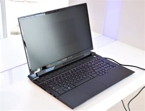 Alienware M17 R3 Gaming Laptop Alienware M17 R3 Review Hot Or Not