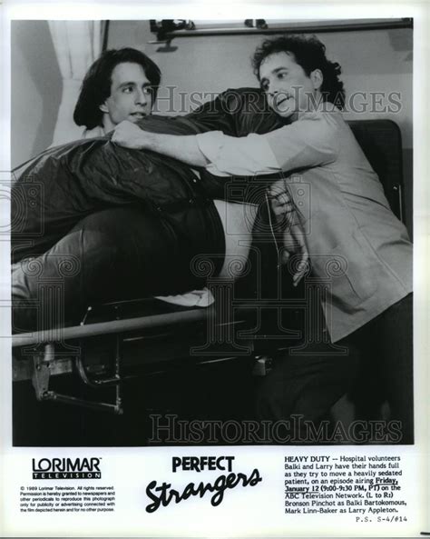 1989 Press Photo Bronson Pinchot And Mark Linn Baker Star In Perfect Str