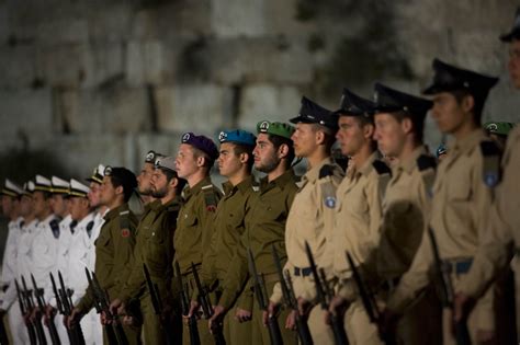 Masses Visit Cemeteries As Nations Fallen Remembered The Times Of Israel