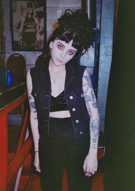 Pin By Evelyn On Pale Waves Pale Waves Just Girl Things Role Models