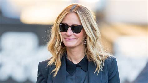 Julia Roberts Debuts A New Red Hair Color In New York City Vogue