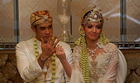 Live Your Life Finally Nia Ramadhani Married Ardy Bakrie