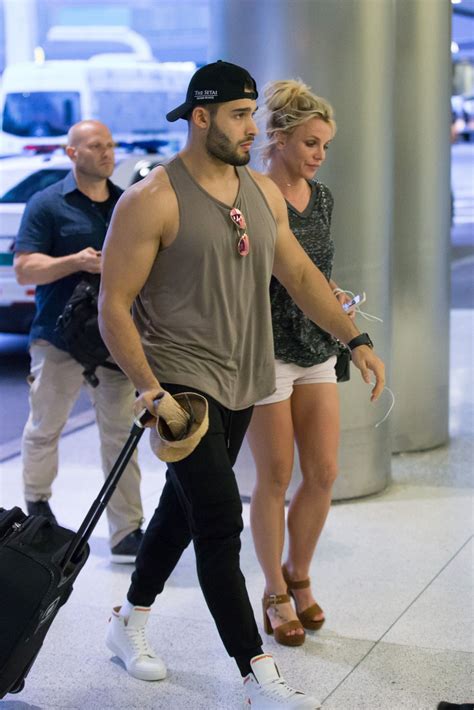 Britney spears is all smiles once again—and it appears that the new guy by her side has a lot to do with it. Britney Spears and Boyfriend Sam Asghari - Airport in Miami 06/10/2018