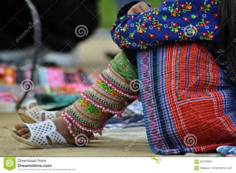 hmong-woman-chinese-minority-in-sapa,-vietnam-editorial-stock-photo-image-of-handicraft