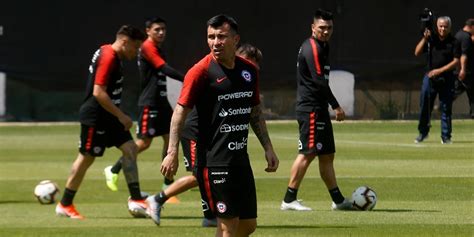 Fanpage oficial de la selección chilena. La selección chilena no podrá dormir en Juan Pinto Durán y ...