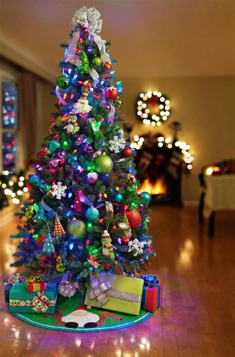 20 Colorful Christmas Tree Decorations