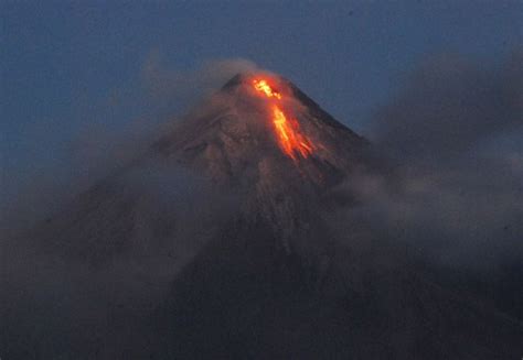 9000 Families Evacuated Fearing Volcanic Eruption In Philippines