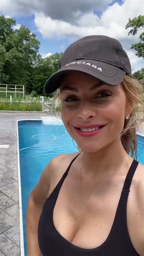 Maria Menounos Selfies Her Massive Boobs And Awesome Cleavage Https T Co PrMyTZr Un Popoholic