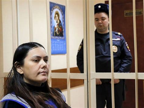 justiça russa exime de prisão babá que decapitou menina em moscou mundo g1