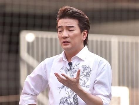 Đáng chú ý, nam ca sĩ cũng lên tiếng về vụ lùm xùm từ thiện của nghệ sĩ hoài linh. Đàm Vĩnh Hưng công khai tiền từ thiện miền Trung, tuyên bố ...