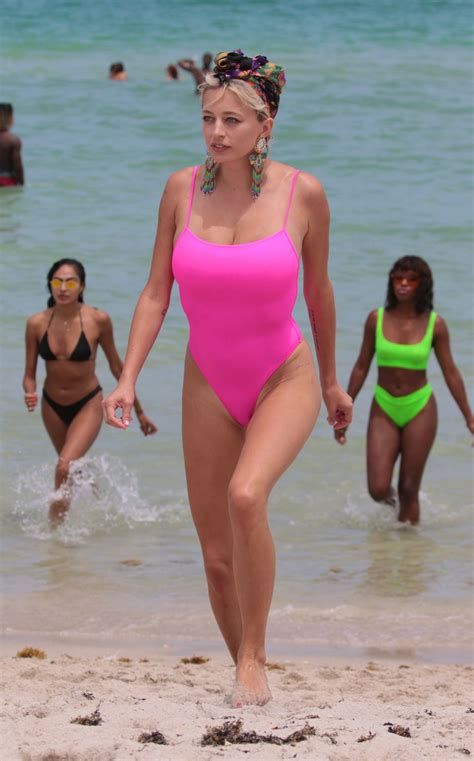 Caroline Vreeland In A Pink One Piece Swimsuit Miami Beach Celebmafia