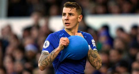 In the last period of the champions league, the premier league team had problems. Chelsea : Ancelotti, pas ouvert à un départ de Digne