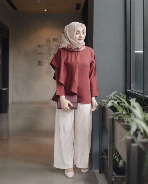 Gaya berpakaian yang membuat wanita terlihat lebih muda. Style Kondangan Hijab Celana Kulot Plisket | Jilbab Gallery