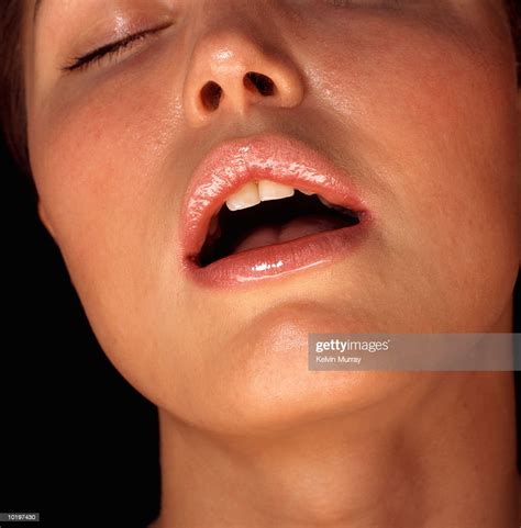 Young Woman With Mouth Open Eyes Closed Closeup Stock Foto Getty Images