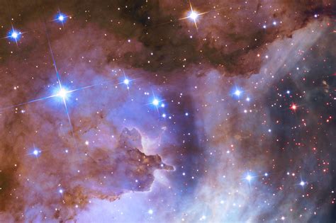Celestial Fireworks Celebrate Hubbles 25th Anniversary Esahubble