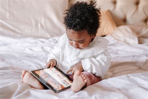 Screen Time For Babies And Toddlers How Much Should A Child Be Having