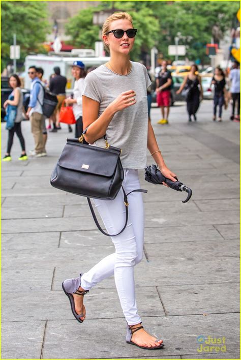 Karlie Kloss Takes The Nyc Subway After Lunch With Bff Taylor Swift Photo 695418 Photo