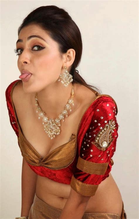 Hot Indian House Wife Parvathi Melton Sexy Saree Removing Deep Cleavage Juicy Mangoes Showing In