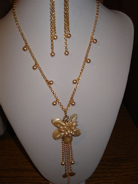 We did not find results for: Collana e Orecchini d'orati con perle swarovski e madre perla