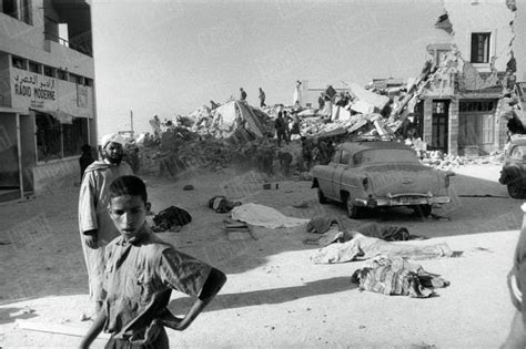 Des survivants du tremblement de terre d'agadir en mars 1960. Agadir - Le tremblement de terre de 1960 - Support des F.A.R