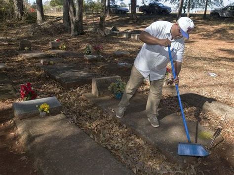 Black History Dies In Neglected Southern Cemeteries