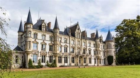 Fabulous French chateau to be auctioned with no reserve
