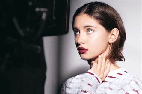 Jude Law S Daughter Iris Stars In The Burberry Beauty Campaign