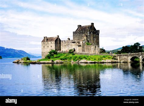 Eilean Donan Castle Scotland Uk Scottish Medieval Island Castles