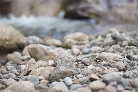 무료 이미지 바다 모래 록 강 야생 생물 흐름 자연스러운 마노 닫다 자료 은행 지질학 자갈 조약돌 침대 둥근 돌 물가 부싯돌