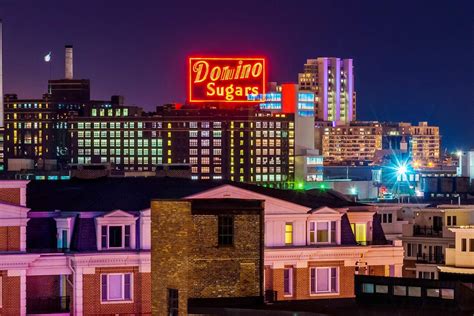 10 Iconic Neon Signs In Cities Around The World