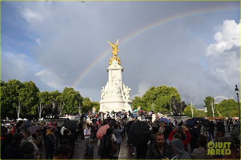 Double Rainbow Appears Over Buckingham Palace Before News Of Queen