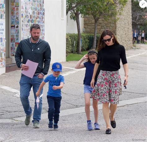 jennifer garner ben affleck et leurs enfants samuel et seraphina à la sortie de l église à los