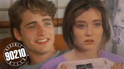 Meet Brenda And Brandon Walsh In The Beverly Hills 90210 Pilot Open