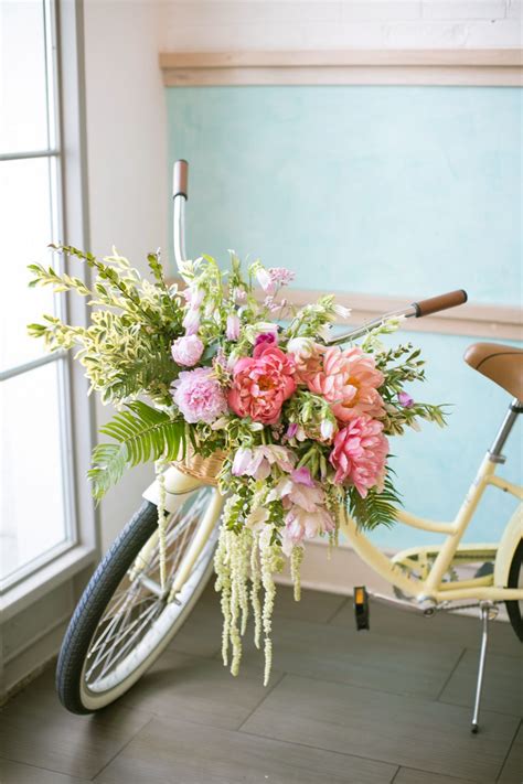 See more ideas about french party, party theme, french themed parties. How to Plan the Perfect French-Themed Bridal Shower ...