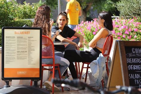 Madison Beer Kelsey Calemine And Sahar Luna Grab Lunch At Comoncy In