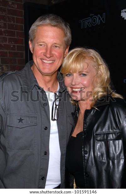 Bruce Boxleitner Cindy Morgan Tron Legacy Stock Photo 101591146