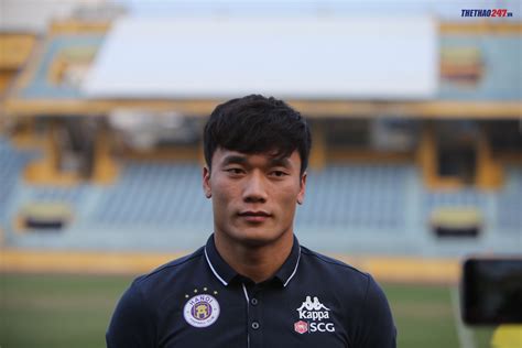 Bùi tiến dũng (born 2 october 1995) is a vietnamese footballer who plays as a defender for v.league 1 club viettel and vietnam national football team. Thủ môn Bùi Tiến Dũng gia nhập CLB Hà Nội