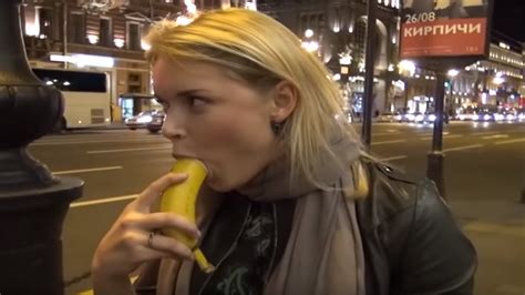Je Peux Avaler Cette Banane En 1 Seconde ᵔᴥᵔ Youtube
