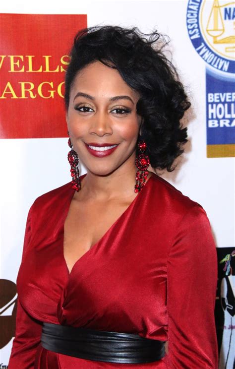 Who Is Marvels Luke Cage Actress Simone Missick Photos
