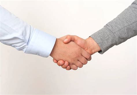4400 Sideview Handshake Stock Photos Pictures And Royalty Free Images