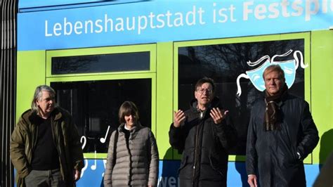 In Frischem Blau Neue Lebenshauptstadt Bahn Rollt Durch Schwerin Svz