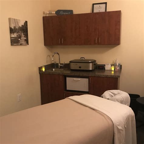 Hand And Stone Massage And Facial Spa 43 Reviews Skin Care 2480 Solomons Island Rd