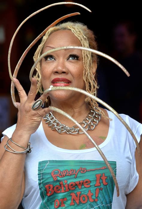 Woman With ‘longest Nails In The World’ Finally Cuts Them News10 Abc
