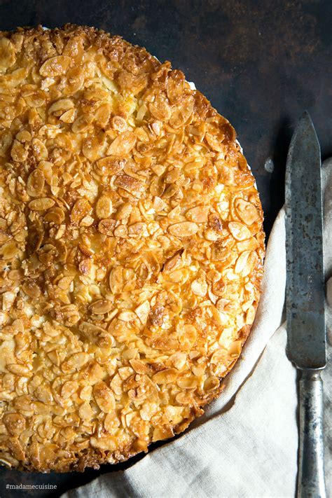 Heute habe ich einen erdbeerkuchen mit puddingcreme für euch. Bienenstich mit Puddingcreme: Knusprig süß - Madame ...