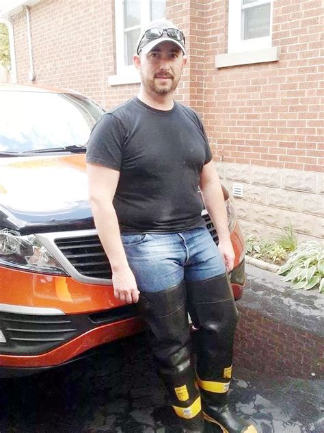 Pin By Bobbysox Inboots On Men In Rubber Boots Mens Wellies