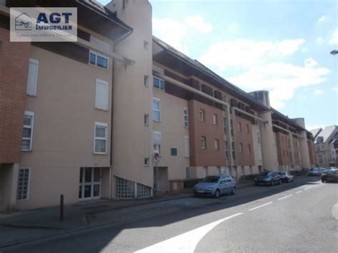 A 10mn à pied du centre ville de beauvais et 5mn des écoles avec tous commerces de proximité, la résidence jean racine dispose d'un ascenseur, d'un parking privé accessible par un portail automatique. Location Studio Beauvais - Appartement F1/T1/1 pièce 21m² ...