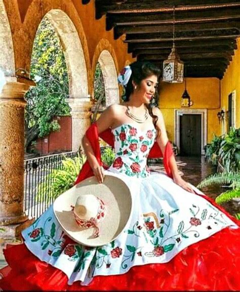 Pin De Daniela Parada En Vestidos Xv Vestidos De Quinceañera Mexicana