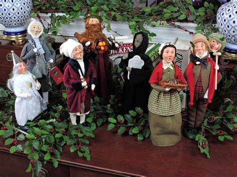 Byers Choice Spirit Present Caroler Figurine 207 From The A Christmas