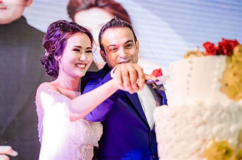 Võ hạ trâm và ca sĩ triệu lộc. Võ Hạ Trâm rơi nước mắt hạnh phúc trong đám cưới với chồng ...