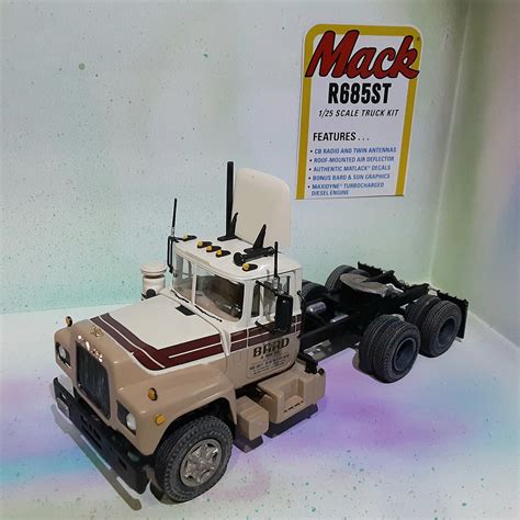 Gallery Pictures Amt Mack R685st Semi Tractor Plastic Model Truck Kit 1